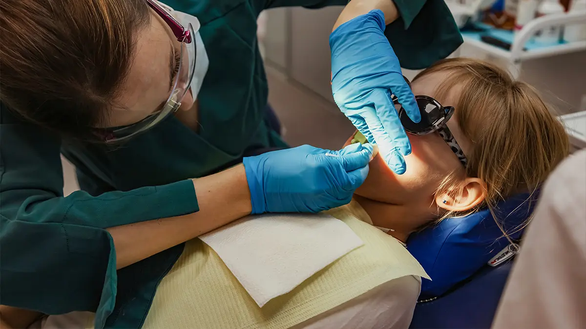 Tedavi felaket oldu! Kız çocuğu dişçi koltuğunda hayatını kaybetti