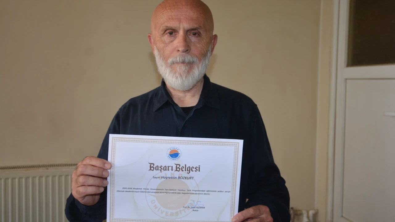 22 yıllık eğitim arasından sonra bölüm birincisi oldu