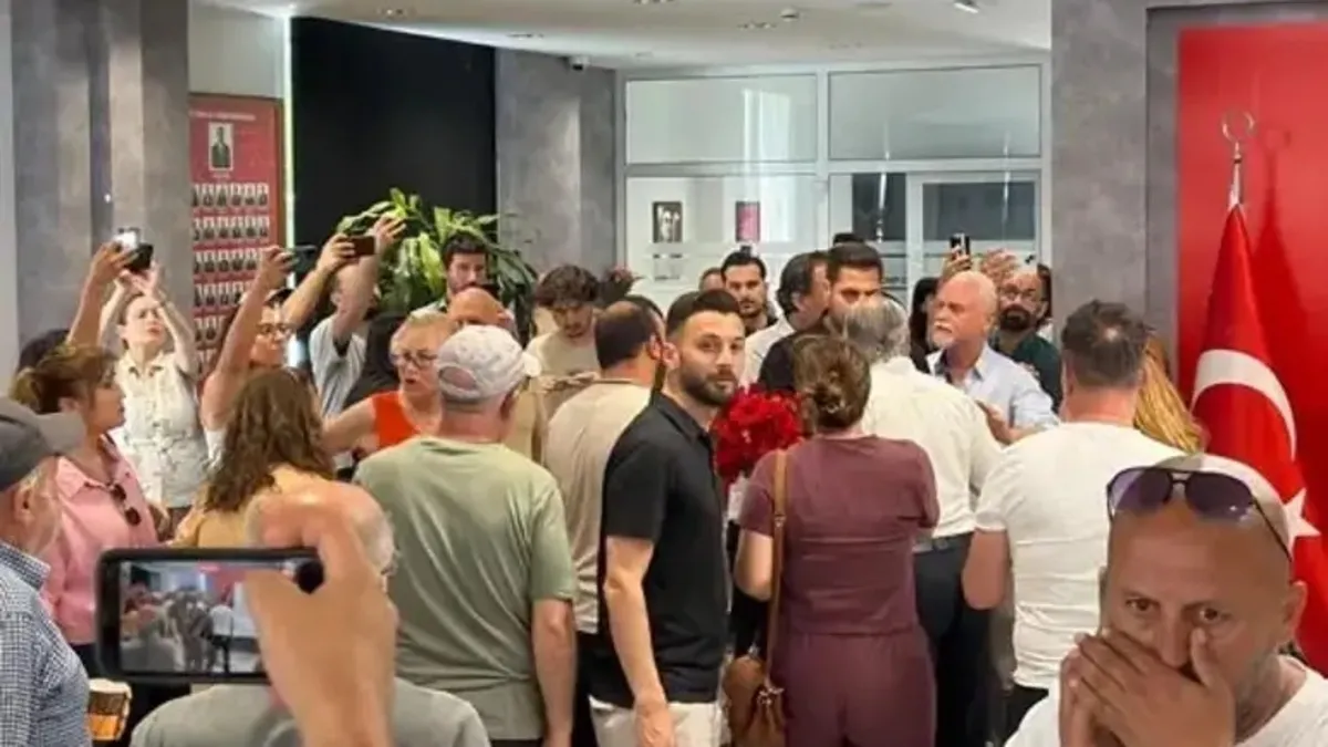 CHP İzmir İl Başkanlığı'nda gerginlik