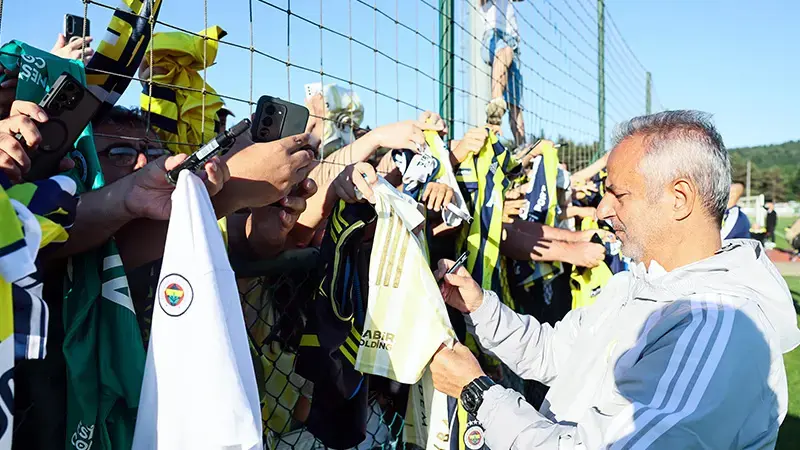 İsmail Kartal: Hem güzel futbol hem güzel sonuçlarla inşallah şampiyon oluruz