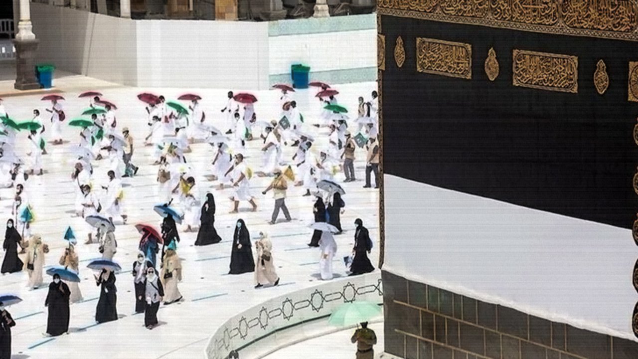 Suudi Arabistan'dan 1 yıllık umre vizesi müjdesi: Şartlar ve detaylar belli oldu!