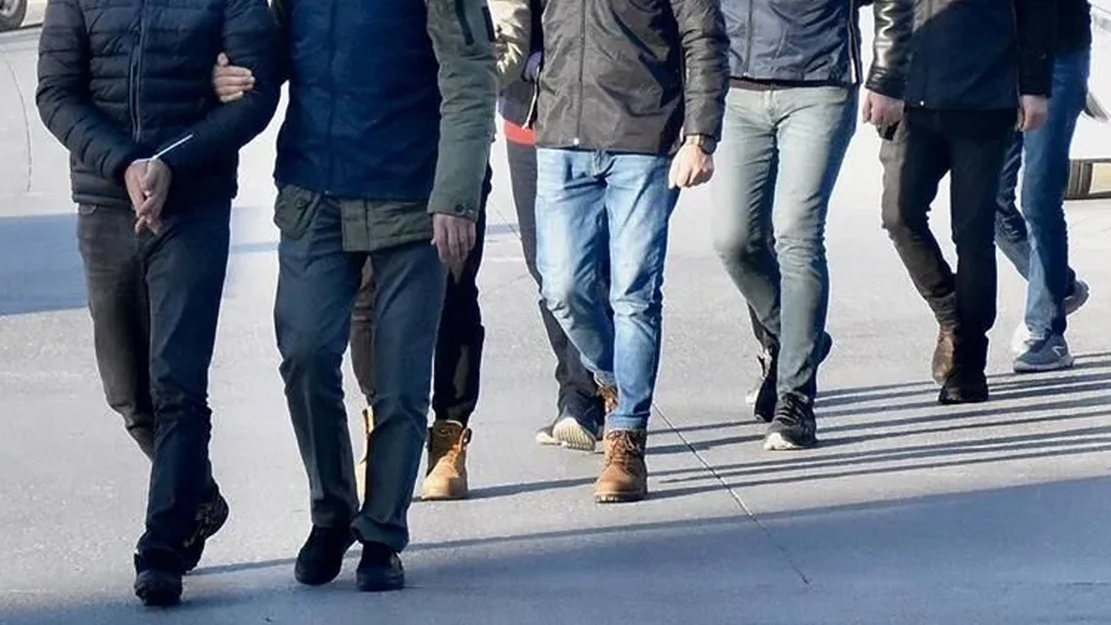 Sosyal medyadan 'büyü bozma' vaadiyle dolandırıcılık yapan şebekeye operasyon