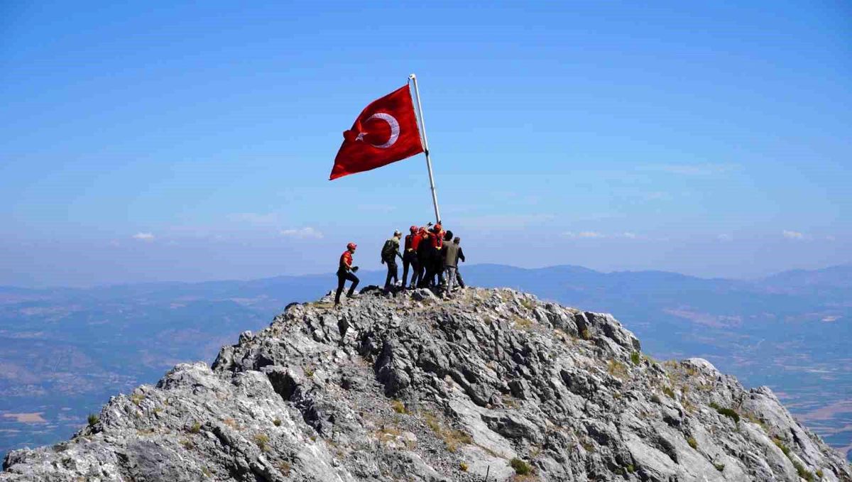 Spil Dağı'nda 15 Temmuz anma töreni