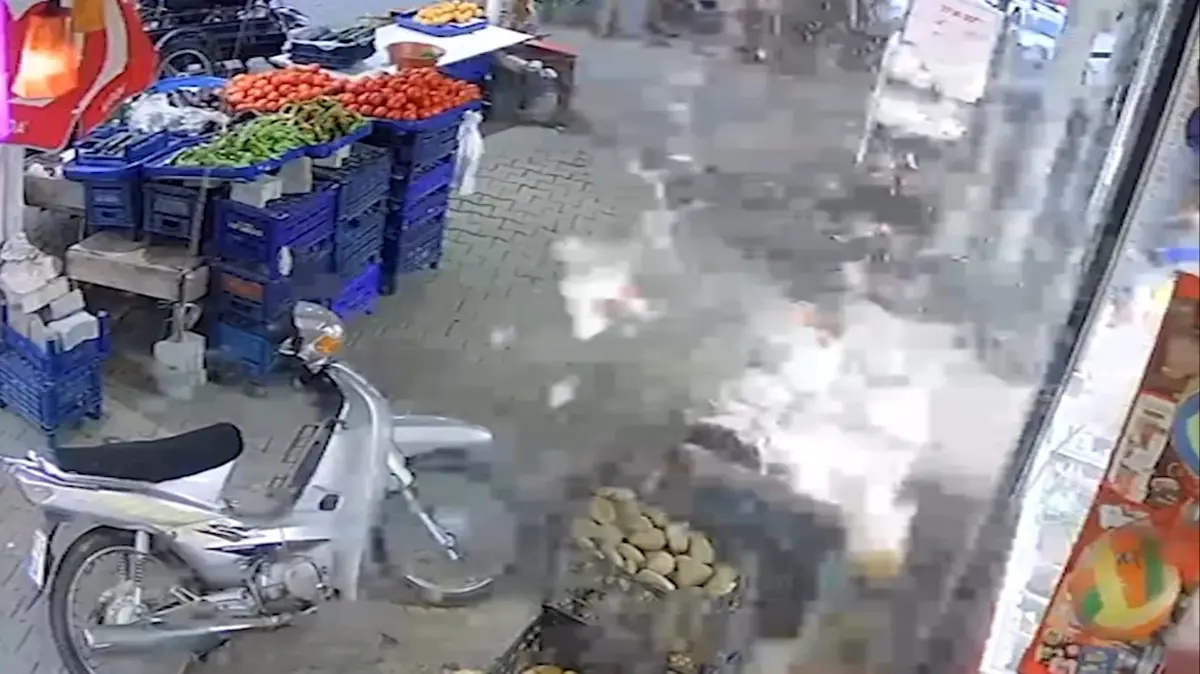 Sirke şişesi bomba gibi patladı... O anlar kamerada