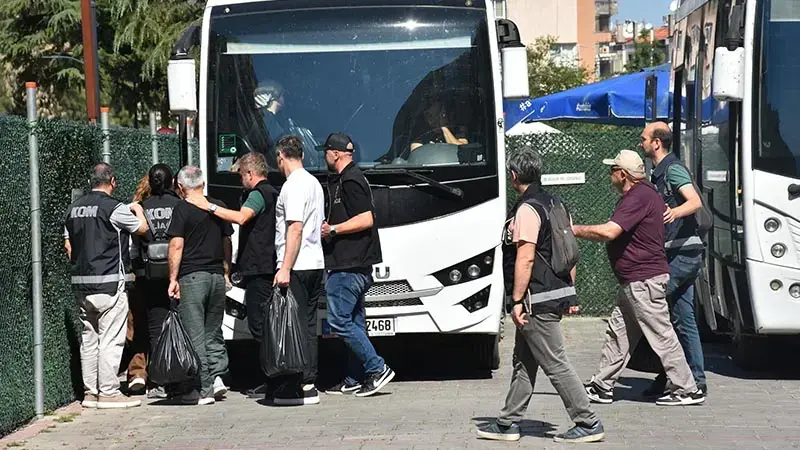 Ege Üniversitesi'nde yolsuzluk operasyonunda 41 şüpheli adliyede