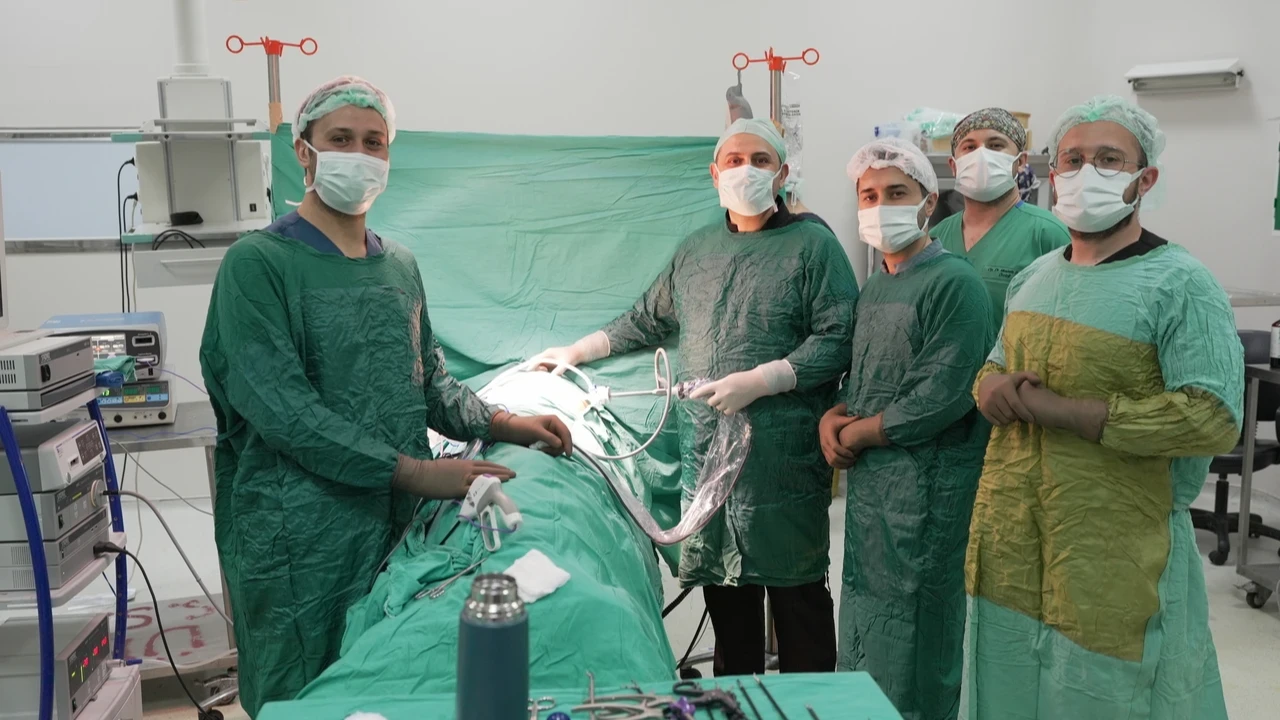 Doktorlar iki böbreği de korudu: Tümörlü hasta sağlığına kavuştu