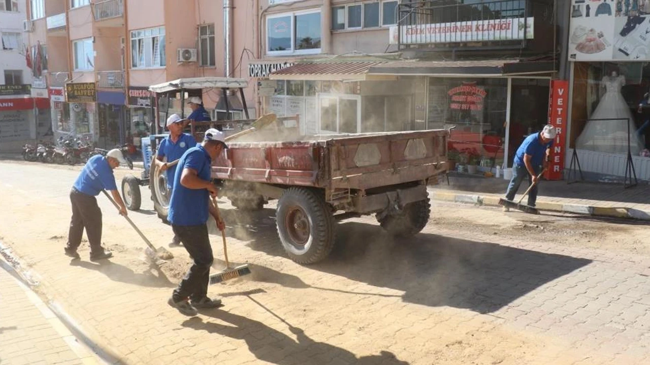 Bozdoğan’da doğalgaz kazı bölgelerinde temizlik ve yol yıkama çalışması sürüyor