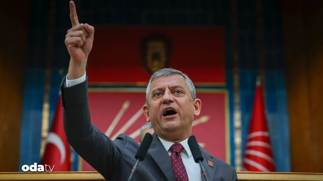 CHP'de gergin gün... Özgür Özel kürsüde