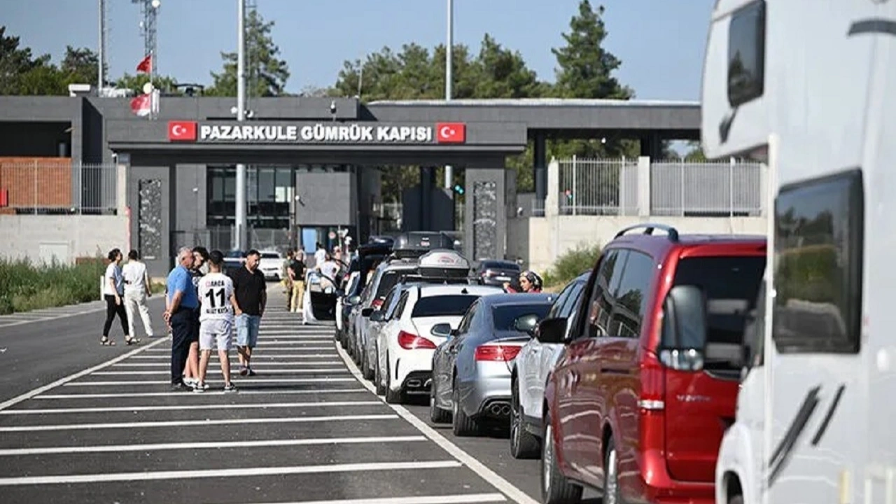 Gümrükçüler iş bıraktı! Yunanistan'a giriş-çıkışlar durdu