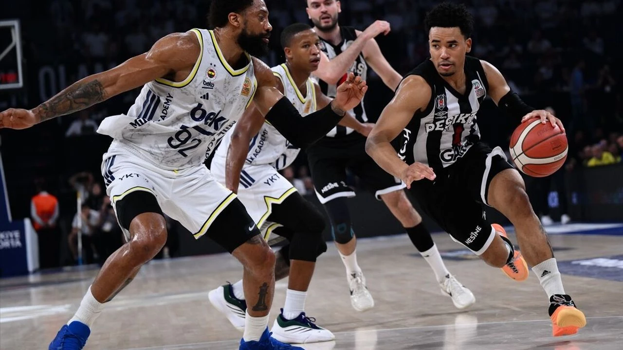 Fenerbahçe Beko, Beşiktaş GAİN'i deplasmanda devirdi