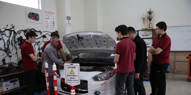 157 yıldır faaliyet gösteren okulda gençler meslek sahibi oluyor