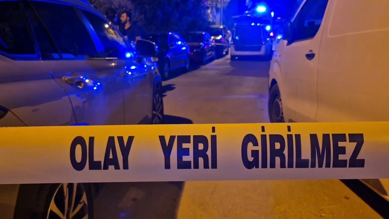Babasının cesediyle 2 gün aynı evde yaşadı