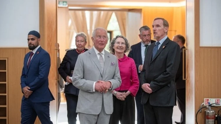 İngiltere Kralı 3. Charles’ten Cambridge Merkez Camisi'ni ziyaret