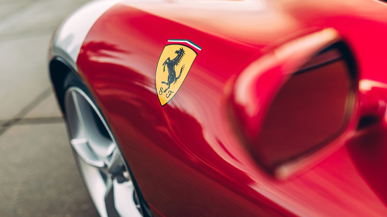 Sadece 1499 adet üretilecek: Ferrari'den V12 motorlu, manuel vitesli özel seri