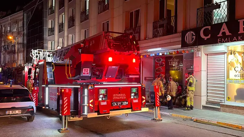 Esenyurt'ta otel yangını; mahsur kalanlar merdivenle tahliye edildi