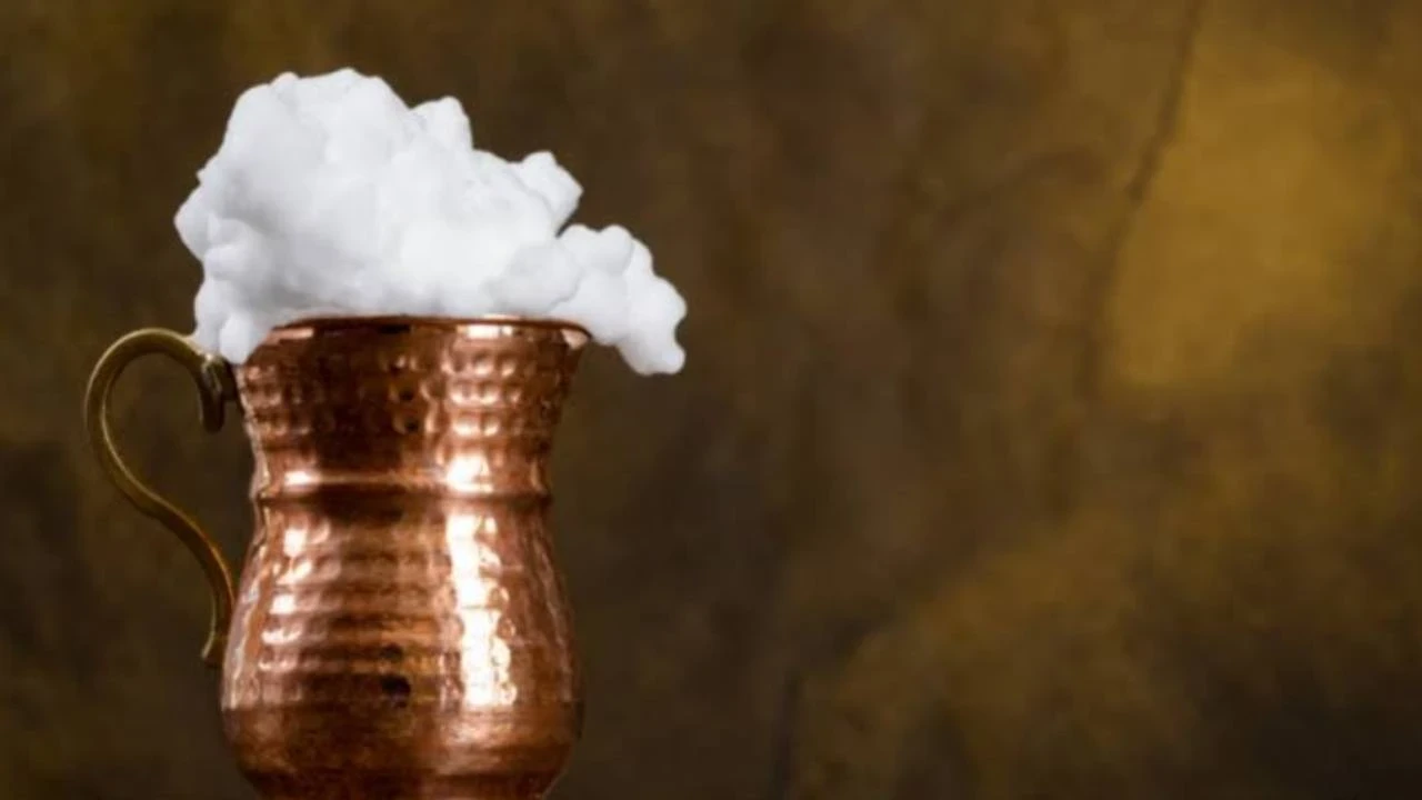 Kebapçıların gizli tarifiyle evde acılı ayran yapımı