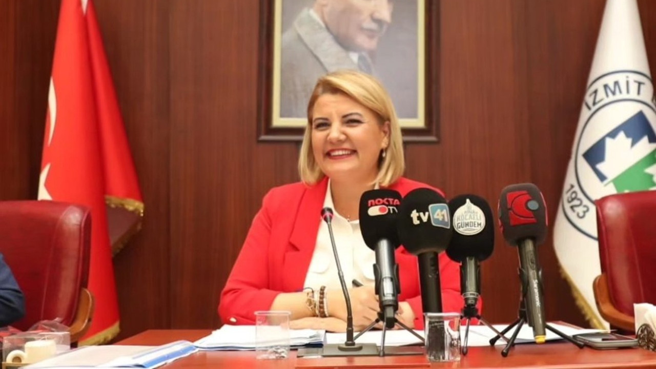 İzmit Belediye Başkanı Fatma Kaplan Hürriyet görevinden uzaklaştırıldı