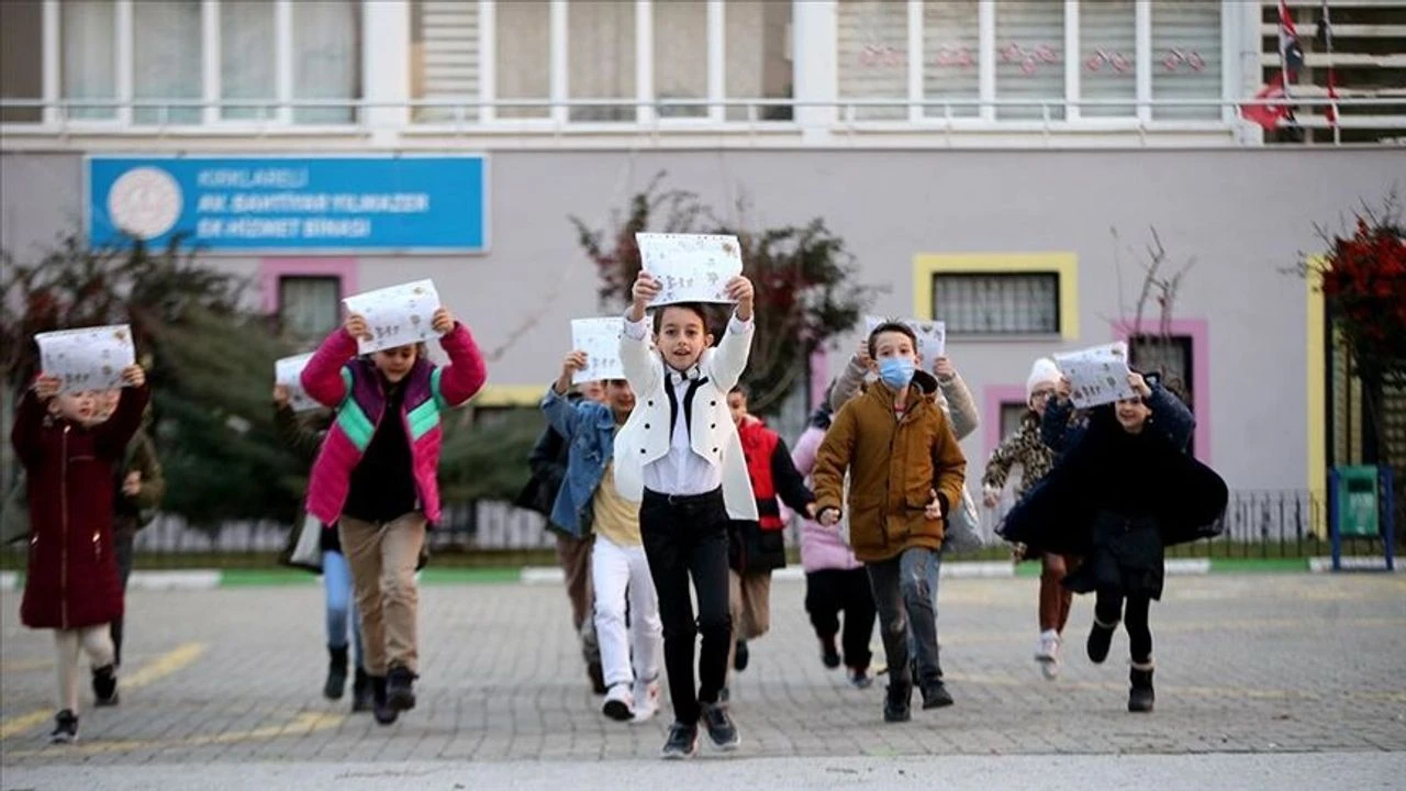 2026 Karne günü ne zaman, okullar ne zaman kapanacak? MEB takvimine göre yaz tatili ve yeni dönem tarihleri!