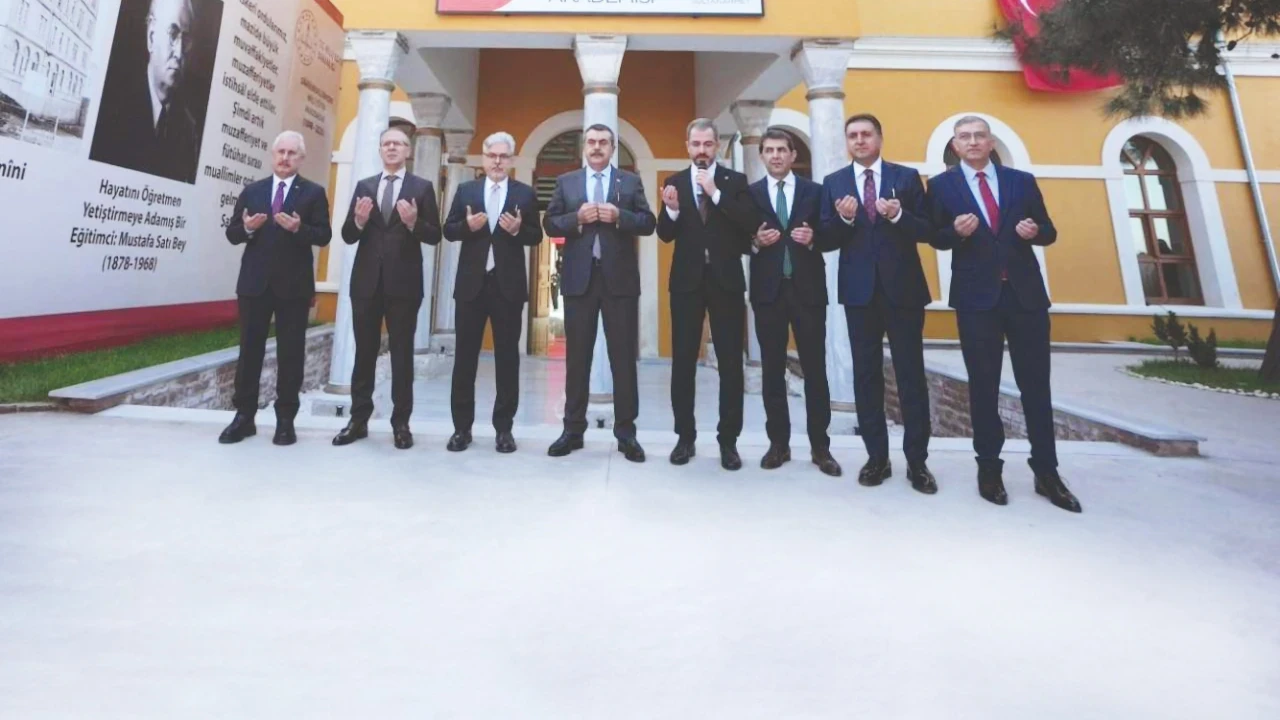 Öğretmen adaylarına ilahiyat müfredatı