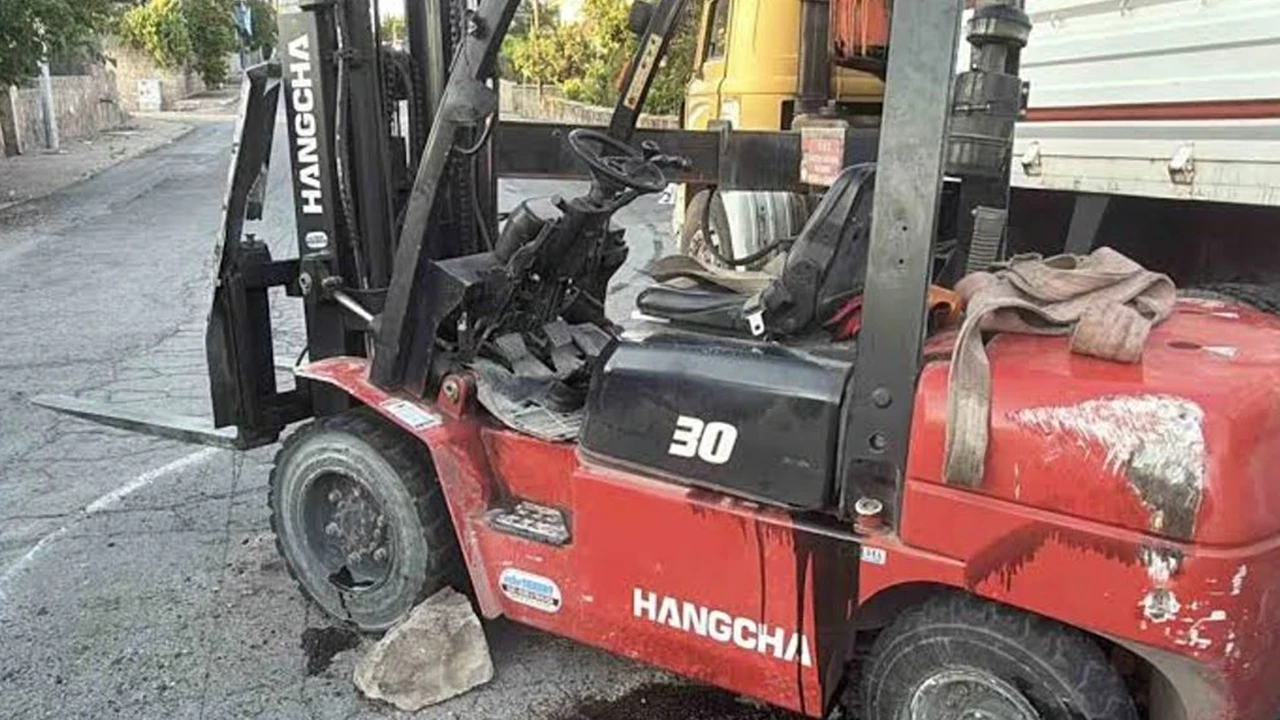 Kontrolden çıkan forklift yan yattı: 1 yaralı