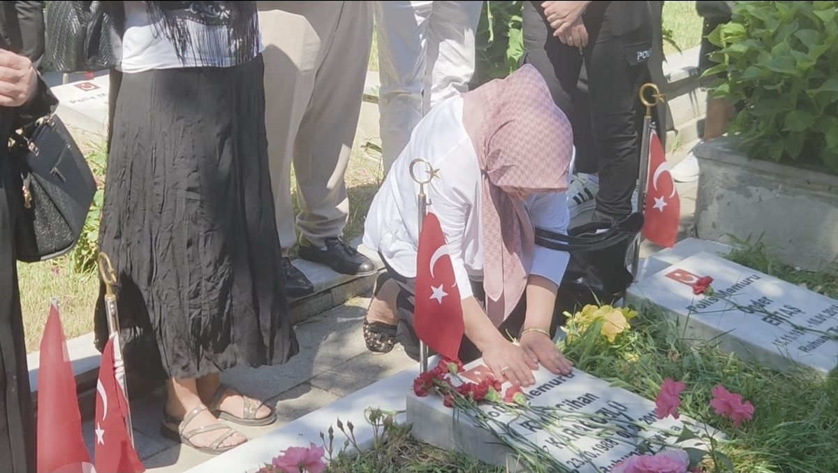 Vezneciler'de şehit olan polisler 10. yılda anıldı