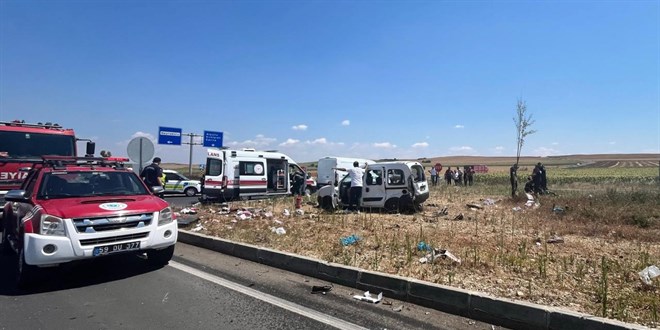 Tekirdağ'da kamyon ile hafif ticari araç çarpıştı: 2 ölü, 3 yaralı