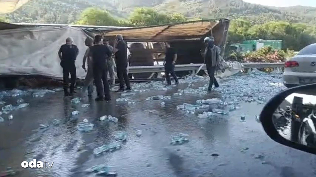 Su yüklü tır hızlı tren köprüsüne çarptı