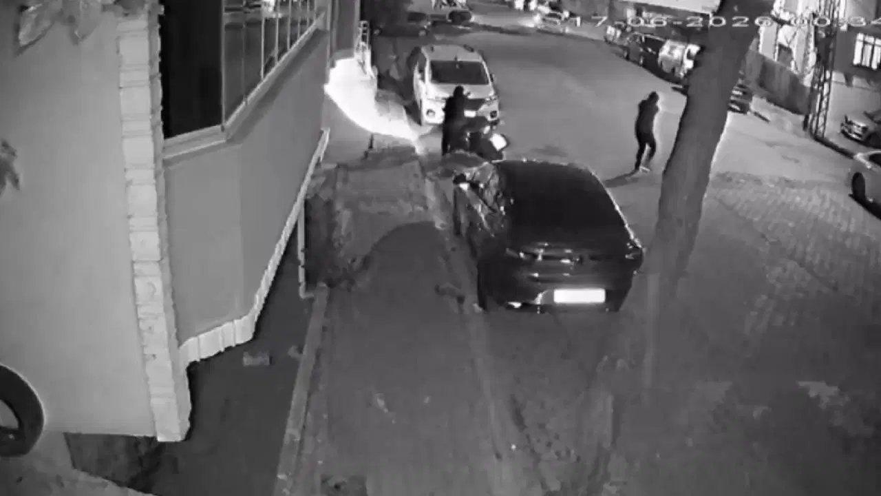 Çatışma anı kamerada... Esenyurt’ta iki grup birbirlerine kurşun yağdırdı