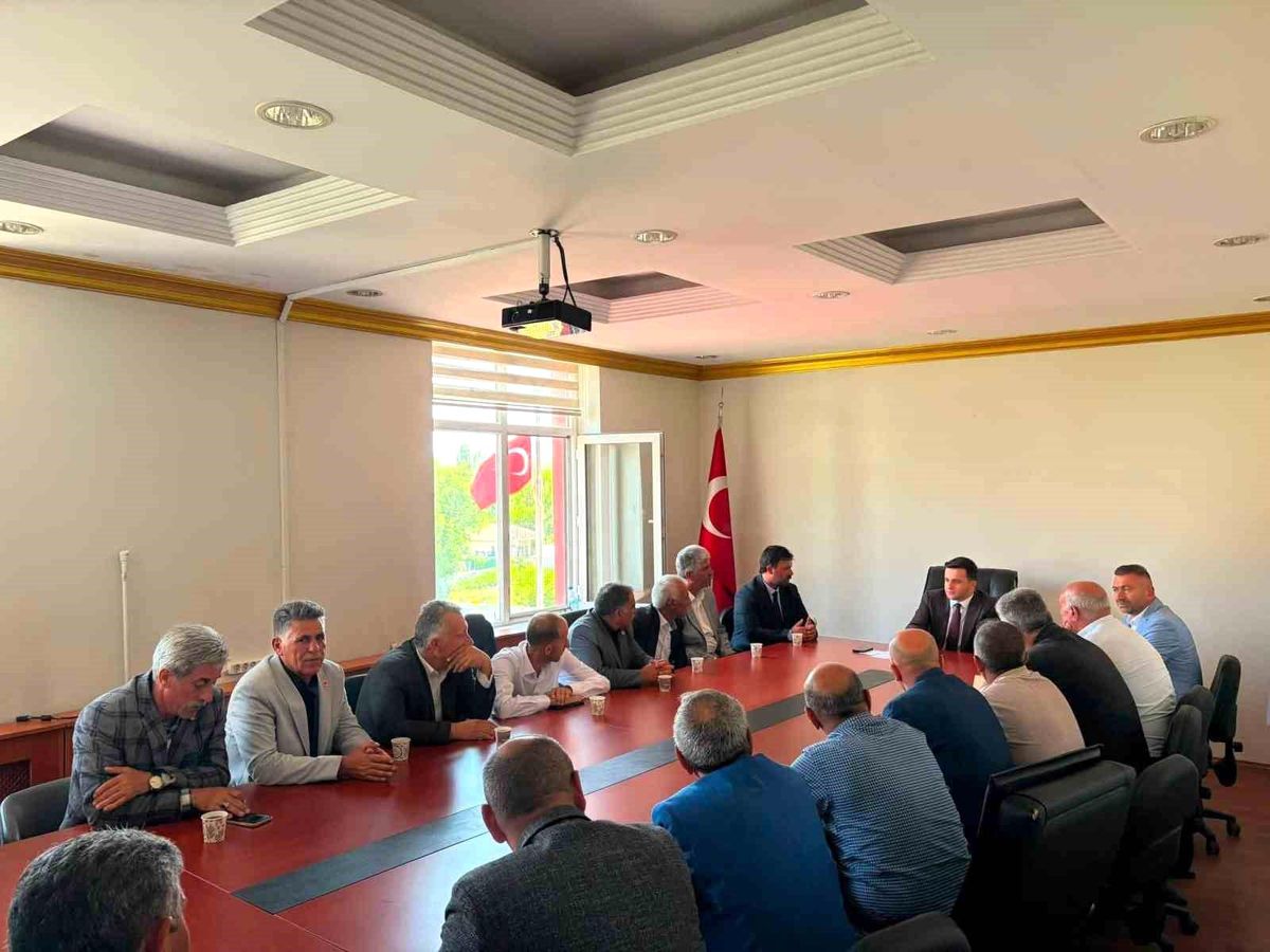 Digor'da köylerin sorunları masaya yatırıldı: Kaymakam Zengin muhtarlarla bir araya geldi