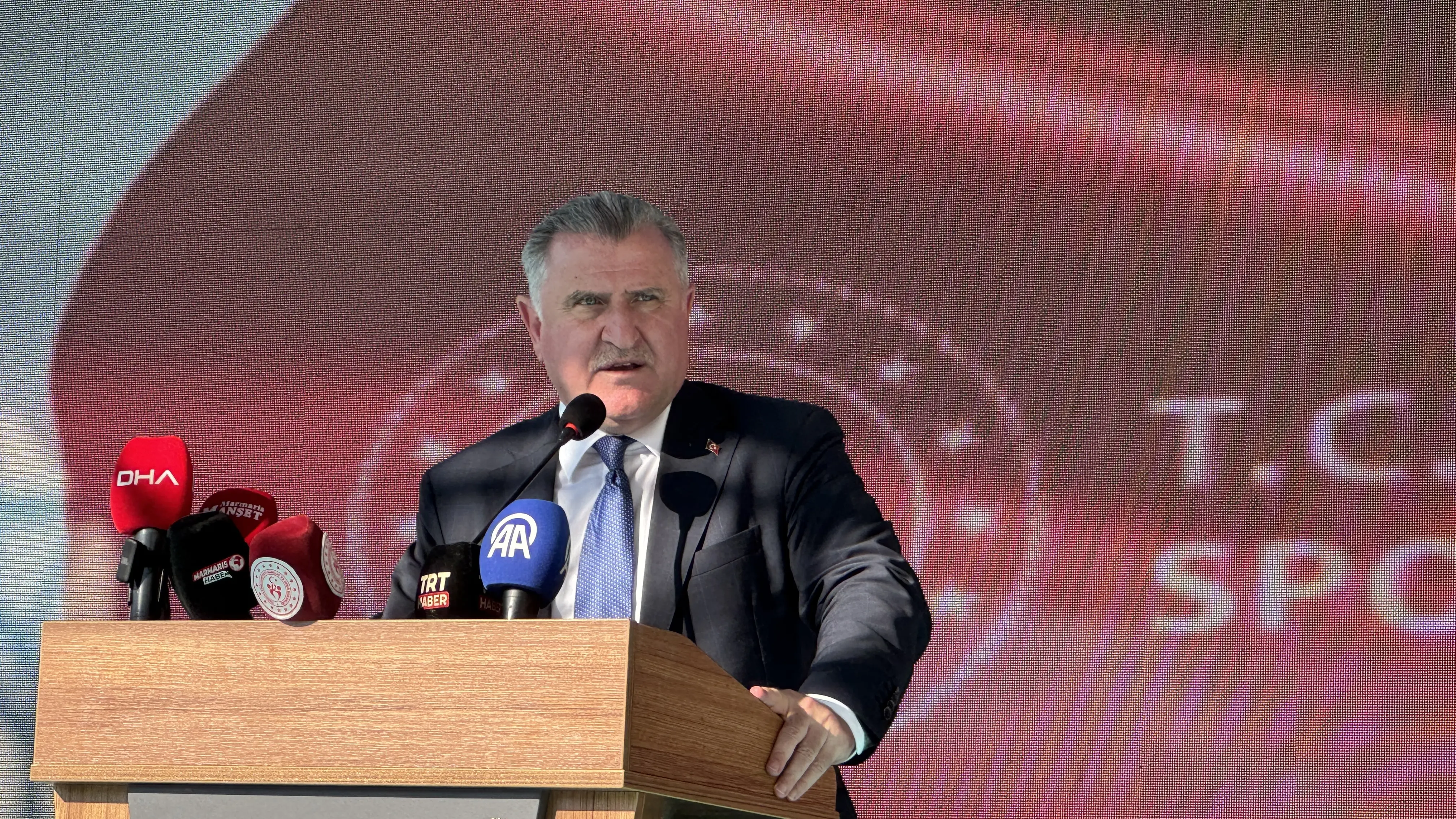 Bakan Bak'tan Marmaris'e olimpik havuz müjdesi