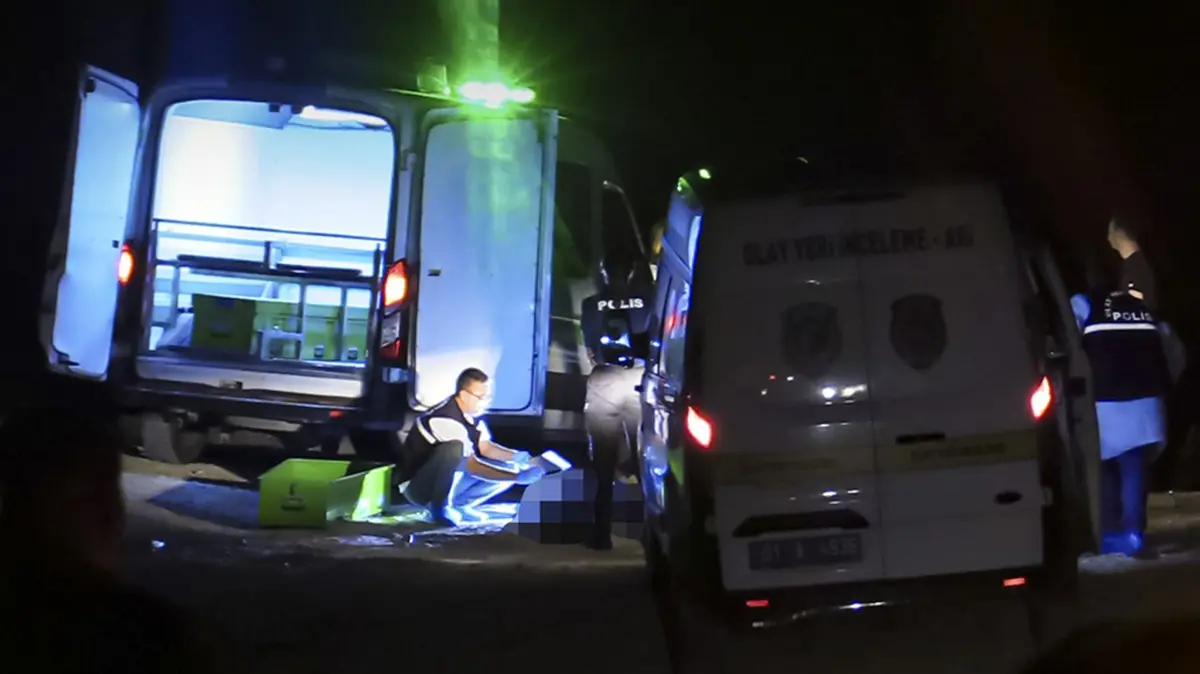 Kan donduran cinayet! 3 kişiyi kurşuna dizip kaçtı
