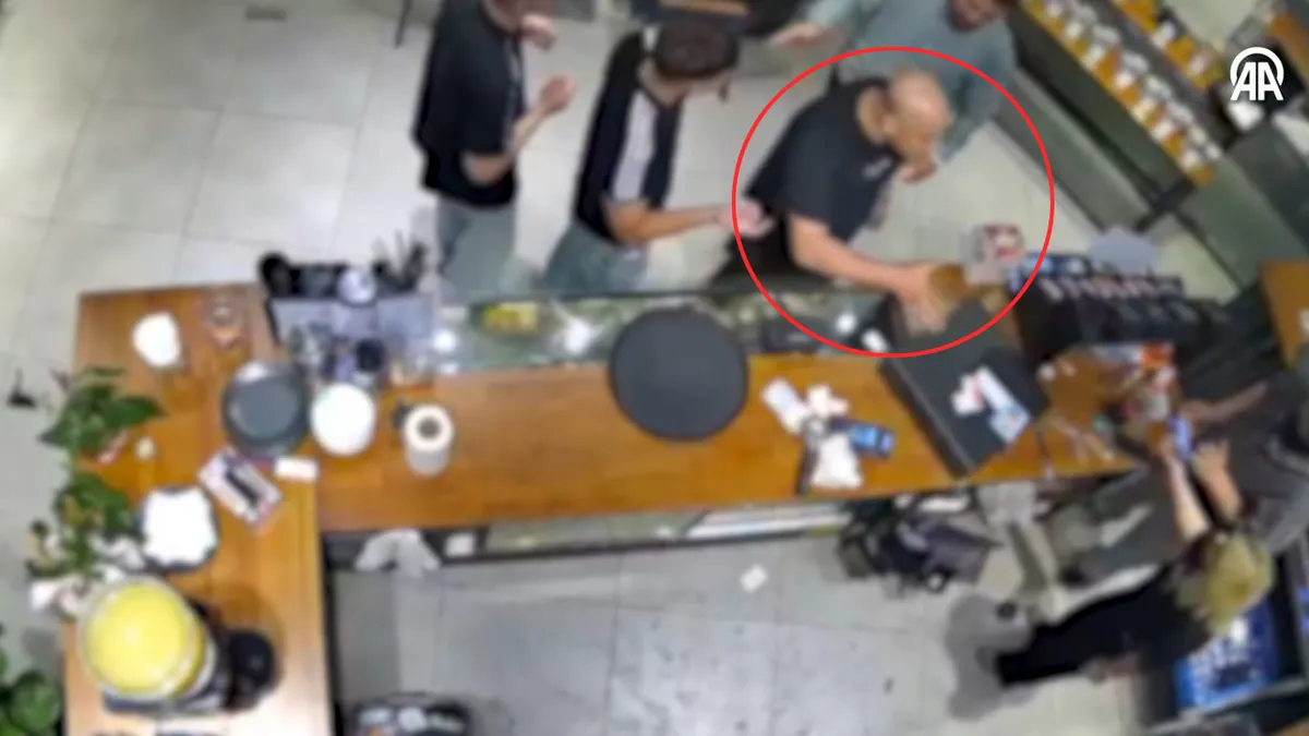 Kafede kadın garsona dehşeti yaşattı! Polis her yerde arıyor