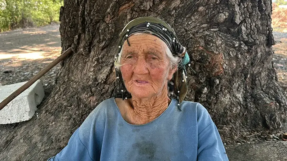 Muğla'nın meralarında 90 yaşında bir çınar! Elinde değneğiyle her gün hayvanlarını otlatıyor