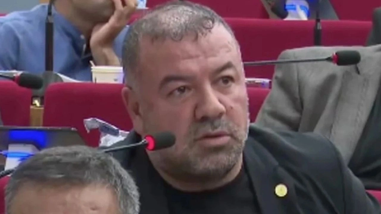 İzmir Meclisi’nde Rahmi Koç tartışması! Cemil Tugay’dan AKP'li Aydemir’e 'Siz özür dilediniz mi?' çıkışı