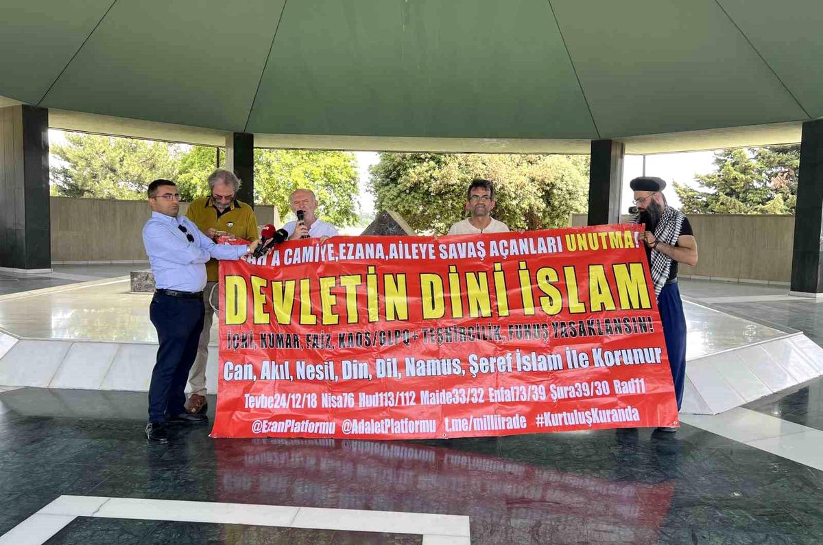 Adnan Menderes ezanın aslına çevrilmesinin 76. yıl dönümünde kabri başında anıldı