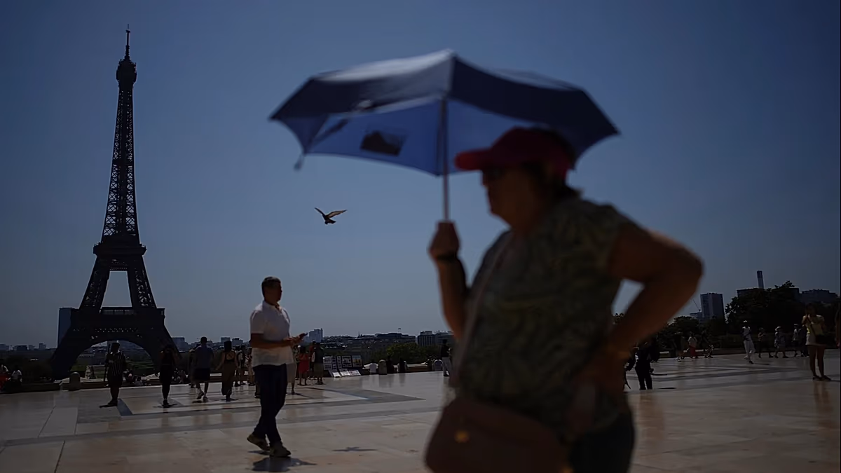 Paris'te sıcak alarmı: Eyfel Kulesi ve Louvre Müzesi erken kapanacak