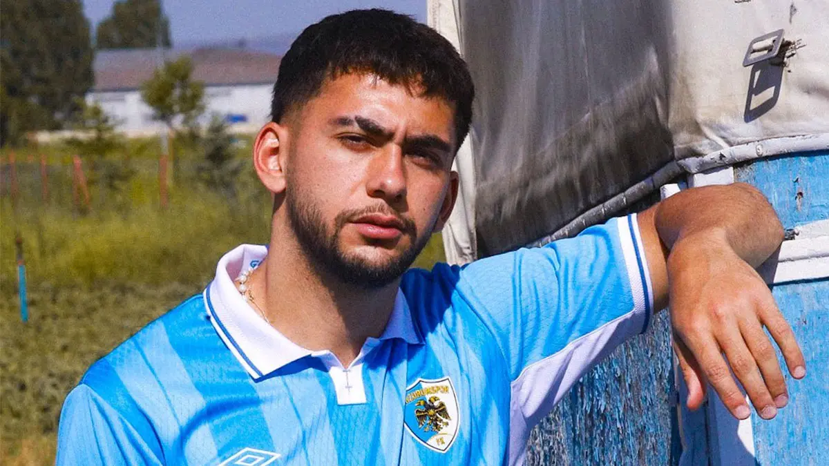 Erzurumspor FK, yeni sezonun 'Gökbörü' formasını tanıttı