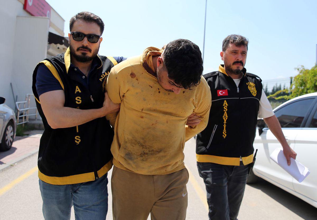 Adana'da Polis Memuru Silahlı Saldırı Sonucu Yaralandı