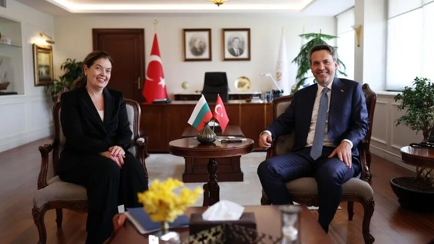 Enerji Bakanı Bayraktar, Bulgaristanlı mevkidaşı Petrova ile işbirliği imkanlarını görüştü