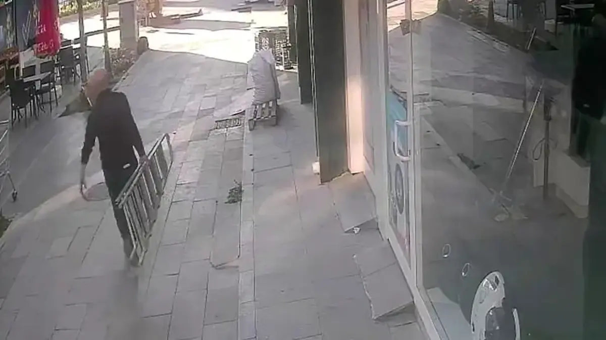 Anahtarını unuttuğu için iş yerine girebilmek için çıktığı merdiven sonu oldu
