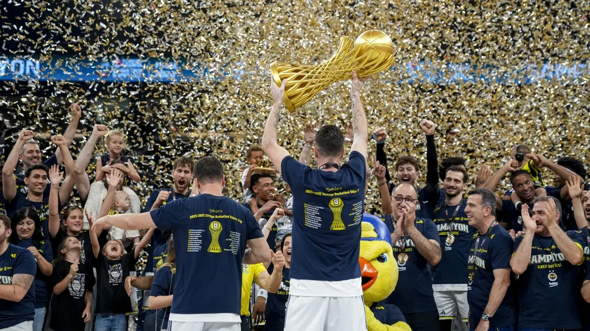 Bakan Bak'tan şampiyon Fenerbahçe Beko'ya tebrik