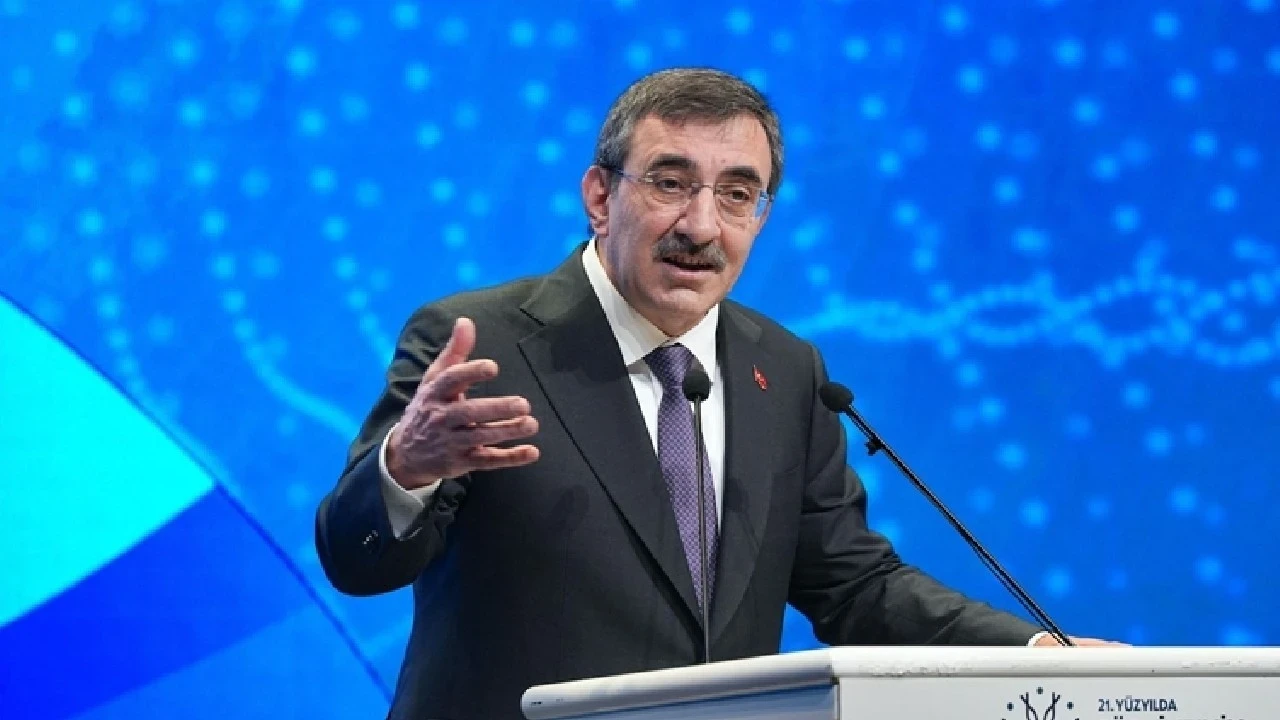 Cevdet Yılmaz: Türkiye-Pakistan ticaretini 5 milyar doların çok üzerine çıkarmalıyız