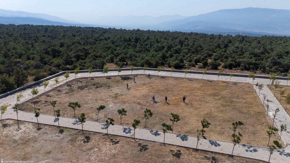 İzmir Bornova'da 25 bin defin kapasiteli mezarlık hizmete açıldı