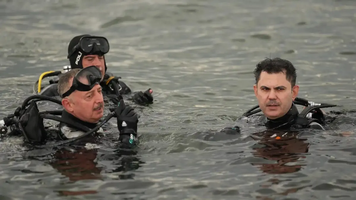 Bakan Kurum İzmit Körfezi'ne daldı: Deniz nefes almaya başladı