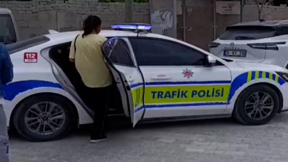 Samandağ'da LGS'ye geç kalan öğrencileri polis sınava ulaştırdı | HATAY YEREL HABERLERİ