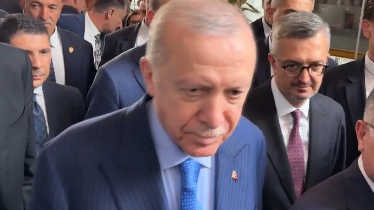 Başkan Erdoğan'dan gazeteciye evlilik tavsiyesi: Yapma yahu, kapıyı kapatma