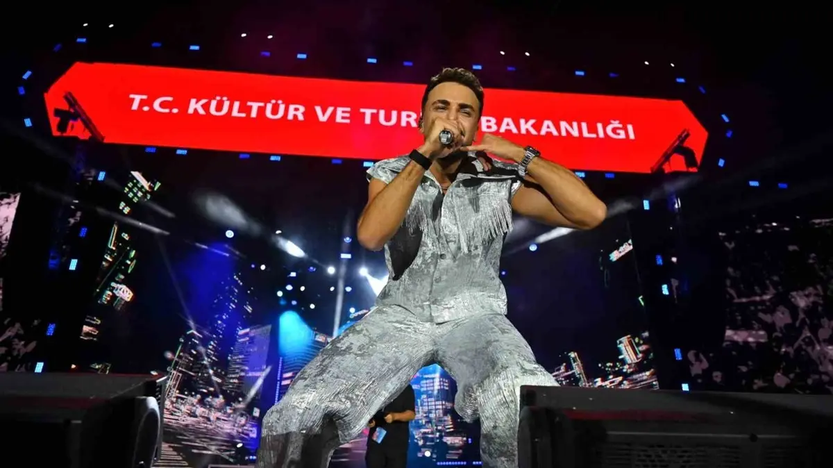 Sakarya Kültür Yolu Festivali'nde Sefo rüzgarı: Gençler Millet Bahçesi'ni doldurdu