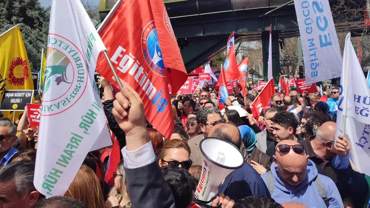 Eğitim-İş’ten Yusuf Tekin’e tepki: “Katliamın hesabı sorulacağına sendikacılar soruşturuluyor”