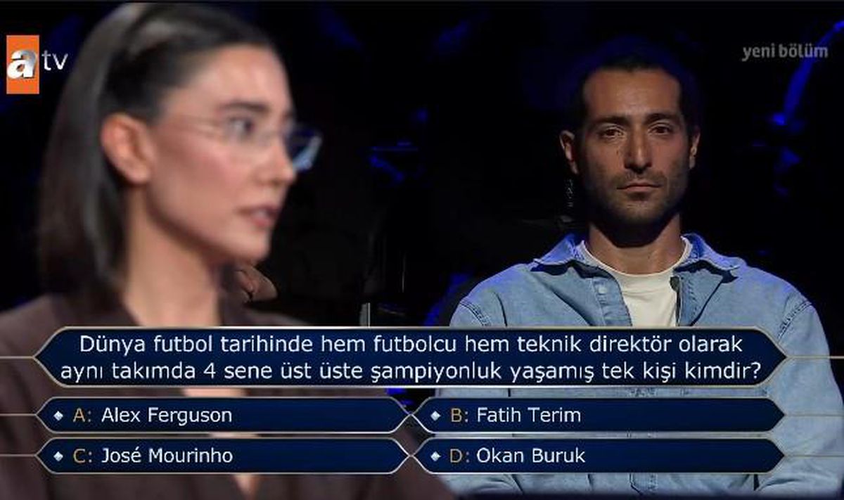 Dünya futbol tarihinde hem futbolcu hem teknik direktör olarak aynı takımda 4 sene üst üste şampiyonluk yaşamış tek kişi..