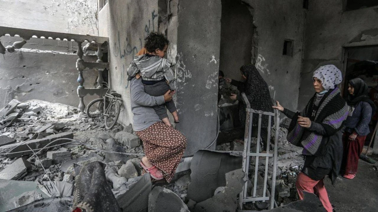 İsrail'in Gazze'de Katliamı Devam Ediyor: Bir Aileyi Daha Yok Ettiler
